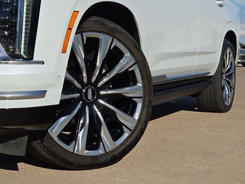 Used 2026 Cadillac Escalade Platinum Luxury w/ LPO, Floor Liner Package AWD/4WD image 8