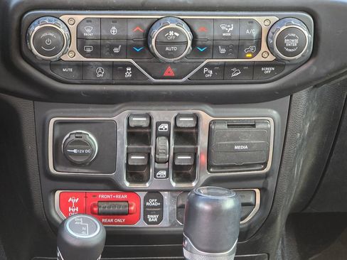 Used 2021 Jeep Wrangler Unlimited Rubicon AWD/4WD image 22