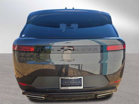 Used 2024 Land Rover Range Rover Sport SE image 4