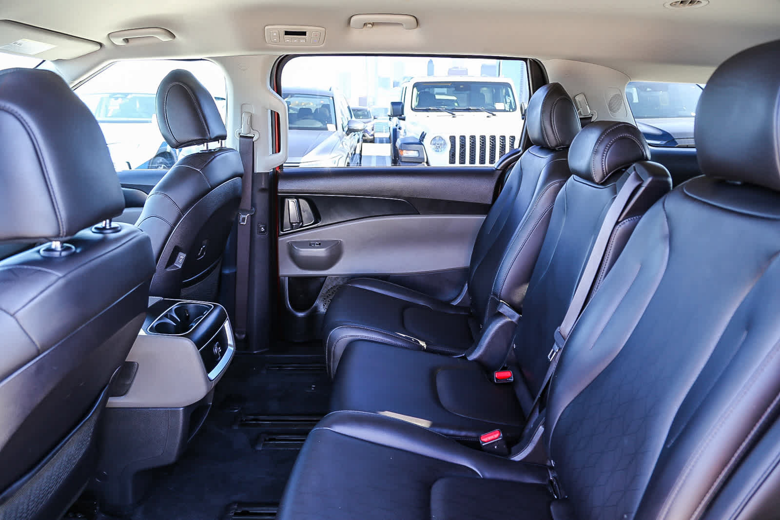Used 2026 Kia Carnival LXS FWD image 18