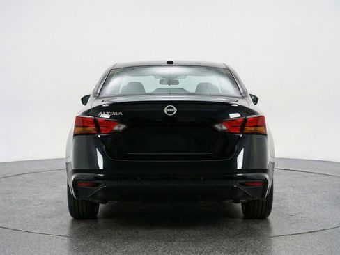 Used 2025 Nissan Altima 2.5 SV FWD image 7