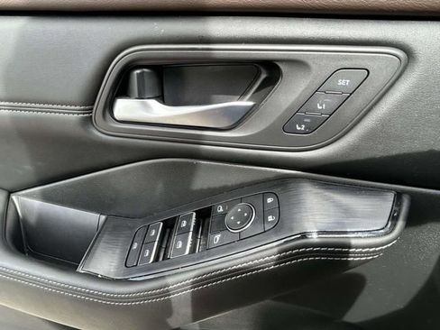 Used 2023 Nissan Rogue SL w/ SL Premium Package image 14