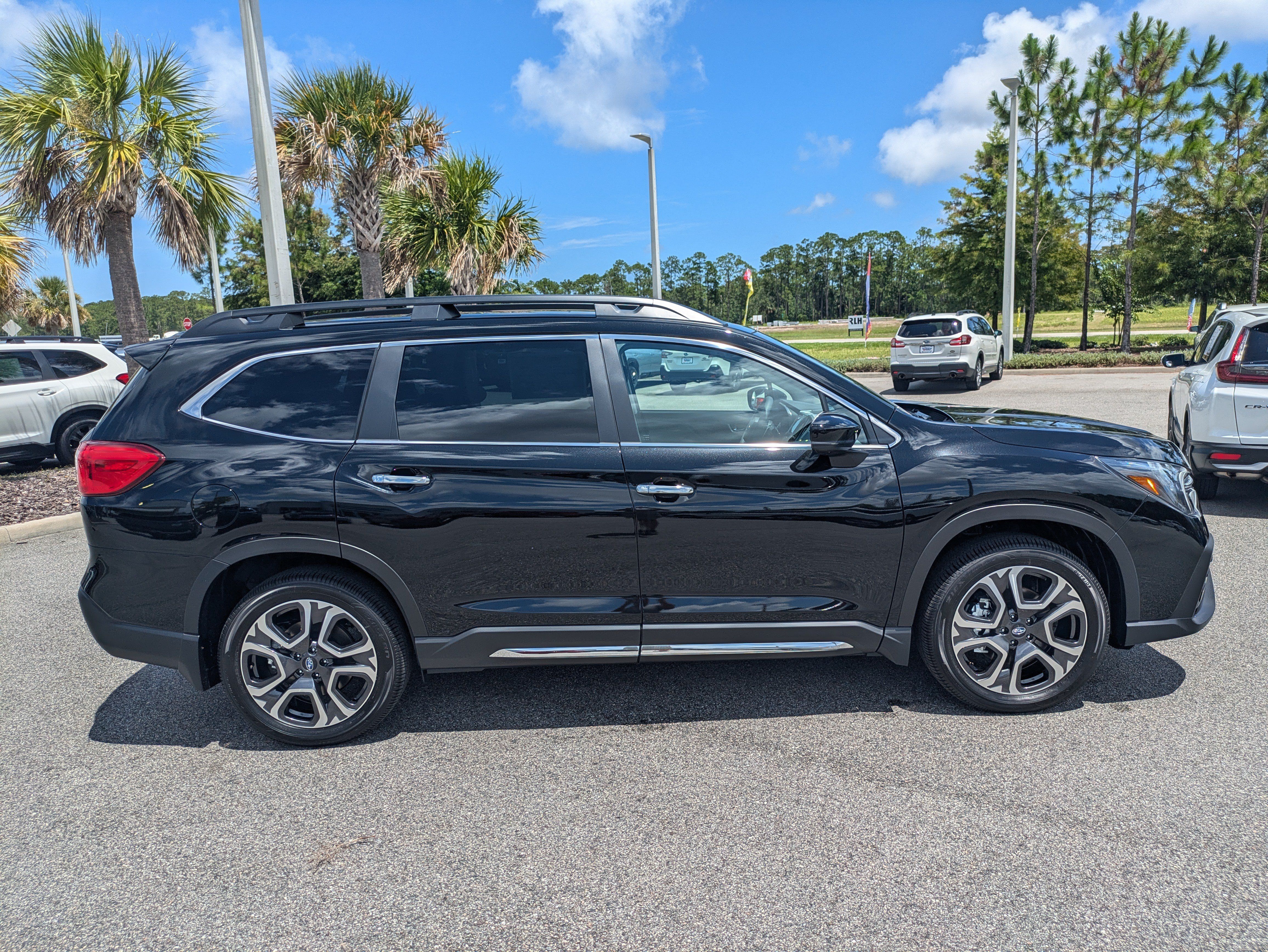 Used 2025 Subaru Ascent Touring w/ Popular Package #1 AWD/4WD image 2