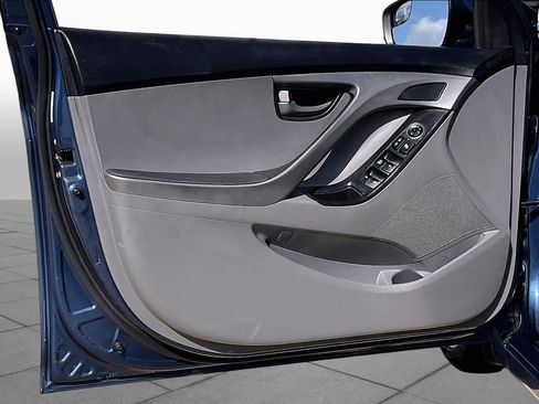 Used 2015 Hyundai Elantra SE FWD image 16