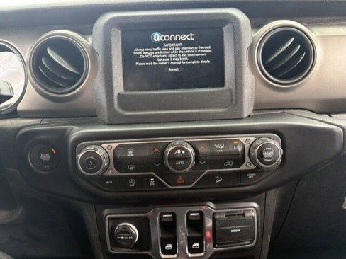 Used 2020 Jeep Wrangler Sport AWD/4WD image 4