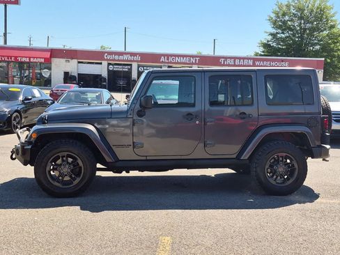Used 2016 Jeep Wrangler Unlimited Sahara AWD/4WD image 5