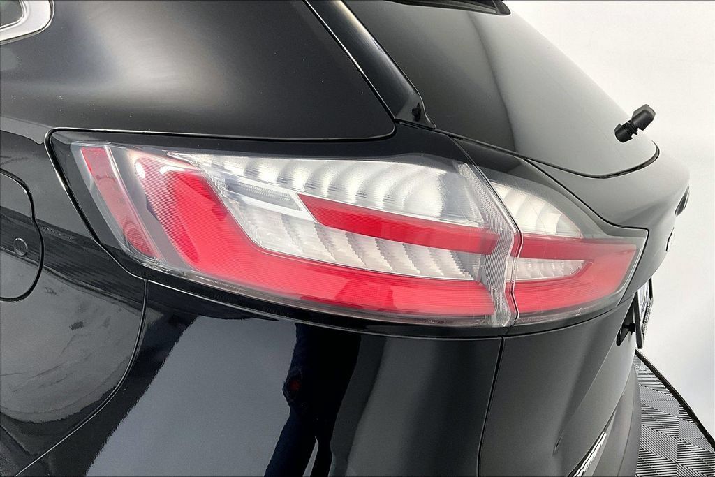 Used 2021 Ford Edge Titanium w/ Equipment Group 301A FWD image 29