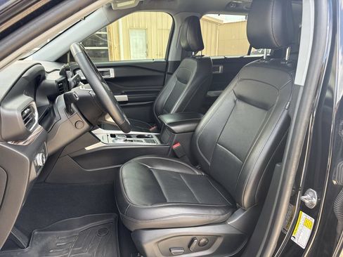 Used 2022 Ford Explorer Limited w/ Equipment Group 301A RWD image 12