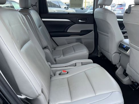 Used 2019 Toyota Highlander XLE image 22