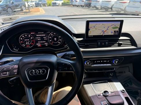 Used 2020 Audi Q5 2.0T Titanium Premium Plus AWD/4WD image 3