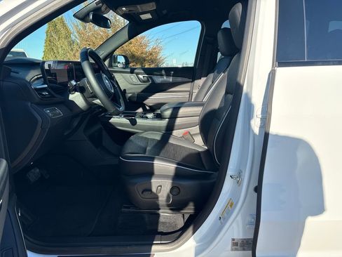 Used 2025 Buick Enclave Sport Touring image 12