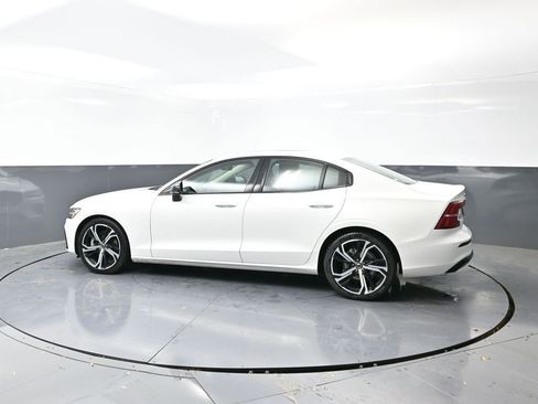 Used 2024 Volvo S60 B5 Core image 11