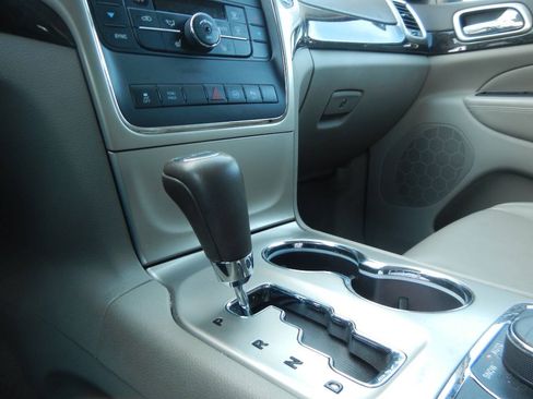 Used 2011 Jeep Grand Cherokee Laredo AWD/4WD image 39