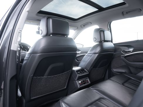 Used 2019 Audi e-tron Prestige w/ Prestige Package image 25