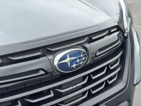 Used 2023 Subaru Forester Premium AWD/4WD image 9