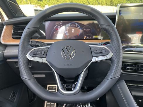 New 2026 Volkswagen Tiguan SEL R-Line AWD/4WD image 8