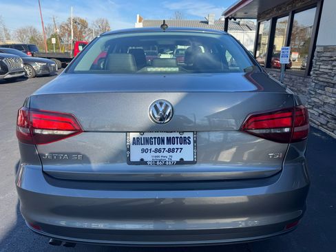Used 2016 Volkswagen Jetta SE image 4