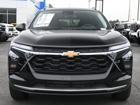 New 2026 Chevrolet Trax LT w/ Driver Confidence Package FWD image 3