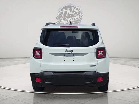 Used 2016 Jeep Renegade Latitude FWD image 6