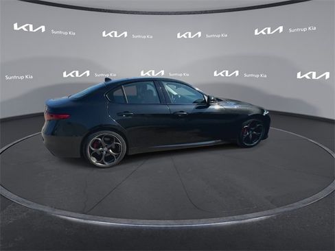 Used 2017 Alfa Romeo Giulia Ti w/ TI 19" Sport Package image 21