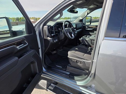 Used 2025 GMC Sierra 2500 SLE w/ SLE Convenience Package AWD/4WD image 19