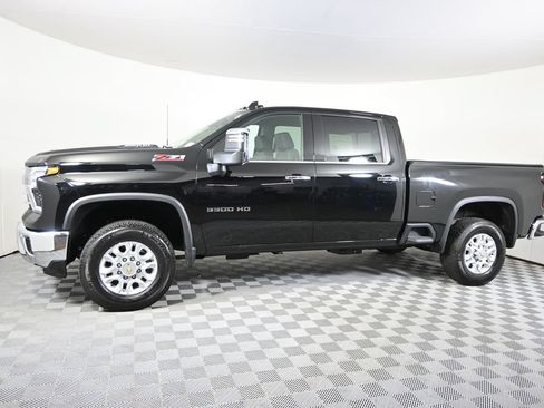 Used 2025 Chevrolet Silverado 3500 LTZ w/ LTZ Convenience Package AWD/4WD image 2