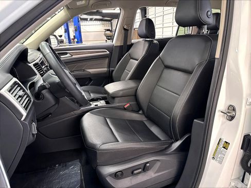 Used 2023 Volkswagen Atlas SE w/ Black Wheel Package FWD image 24