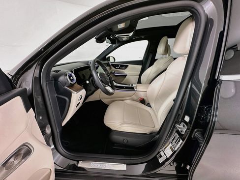 Used 2026 Mercedes-Benz GLC 300 image 23