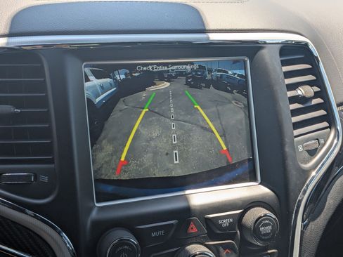 Used 2018 Jeep Grand Cherokee SRT AWD/4WD image 23