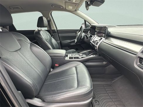Used 2023 Kia Sorento EX image 17