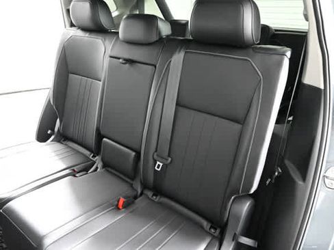 Used 2024 Volkswagen Tiguan SE image 15