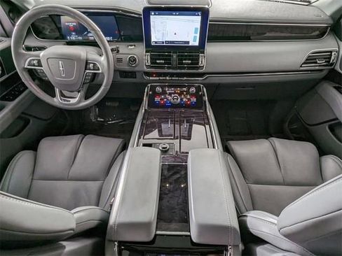 Used 2019 Lincoln Navigator Reserve image 11