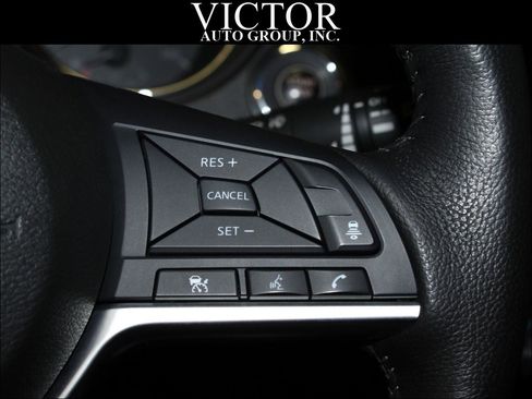 Used 2018 Nissan Rogue SL image 19