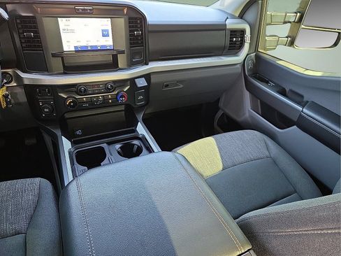 Used 2025 Ford F250 XLT w/ FX4 Off-Road Package AWD/4WD image 12