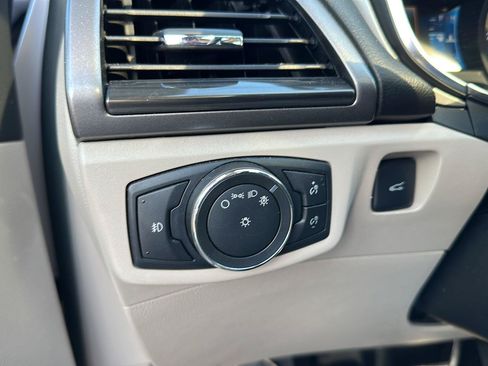 Used 2017 Ford Fusion SE w/ Fusion SE Technology Package FWD image 25