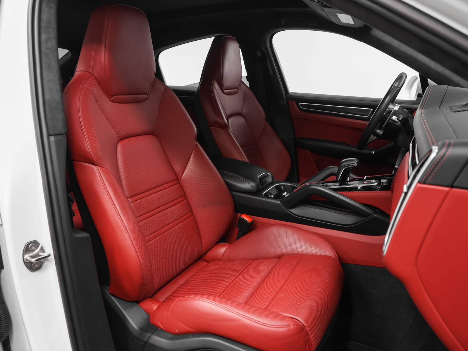 Certified 2022 Porsche Cayenne GTS w/ Premium Package Plus AWD/4WD image 22