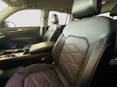 Used 2024 Volkswagen Atlas SE AWD/4WD image 21