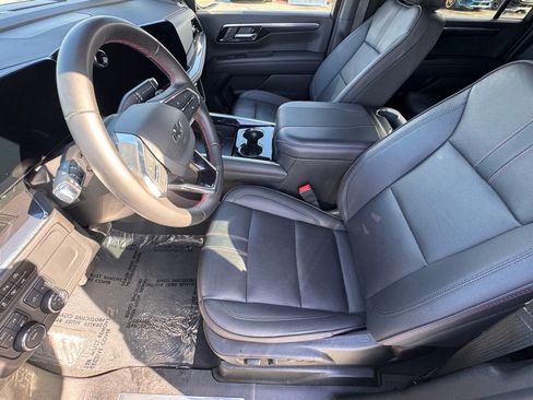 Used 2025 Chevrolet Suburban RST image 18