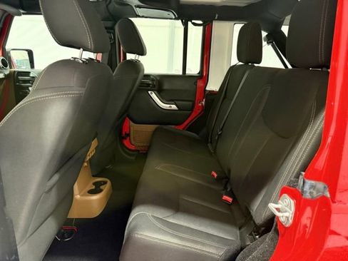 Used 2016 Jeep Wrangler Unlimited Sahara w/ Connectivity Group image 18