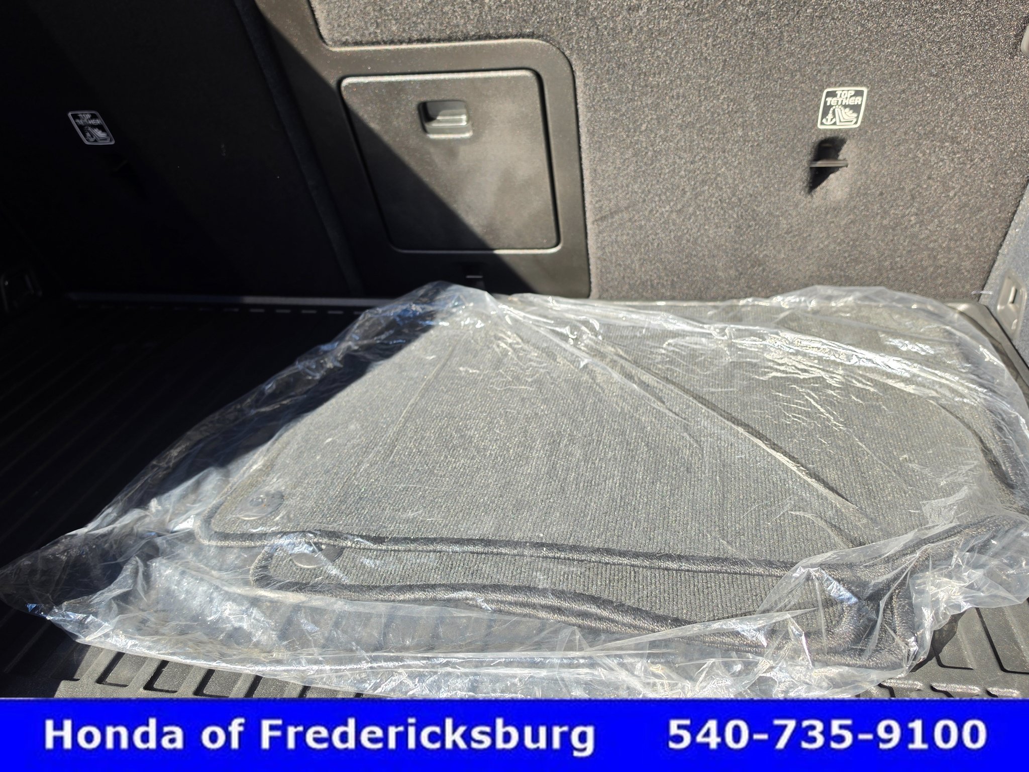 Used 2025 Volvo XC60 T8 Plus w/ Protection Package Premier AWD/4WD image 24