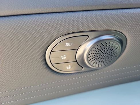 Used 2025 Hyundai Elantra Limited image 16