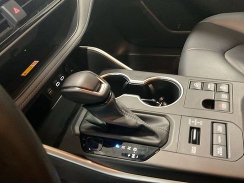 Used 2023 Toyota Highlander XLE image 16