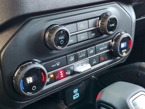 New 2025 Ford Bronco Badlands image 21