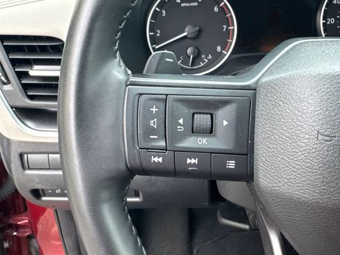 Used 2025 Nissan Rogue SV FWD image 26