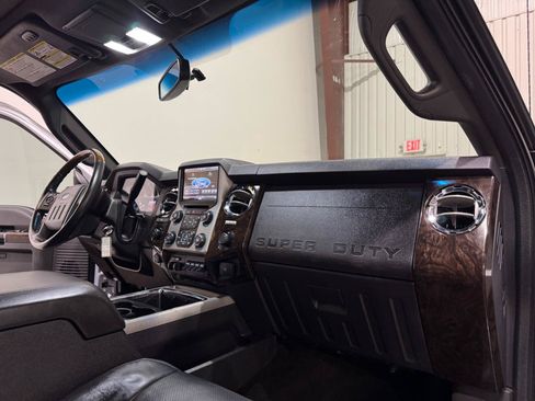 Used 2014 Ford F250 Platinum w/ FX4 Off-Road Package AWD/4WD image 11