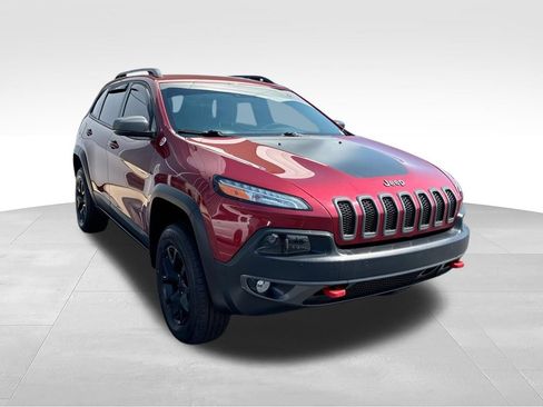 Used 2017 Jeep Cherokee Trailhawk AWD/4WD image 2