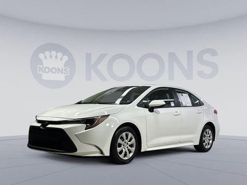 Used 2024 Toyota Corolla LE image 1