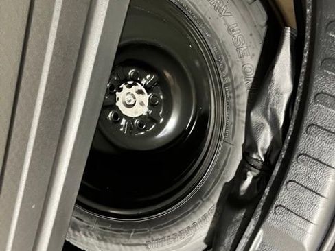 Used 2018 Toyota RAV4 Limited AWD/4WD image 35