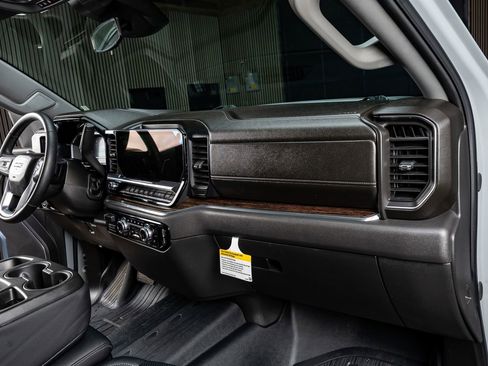 Used 2024 GMC Sierra 1500 Elevation image 18