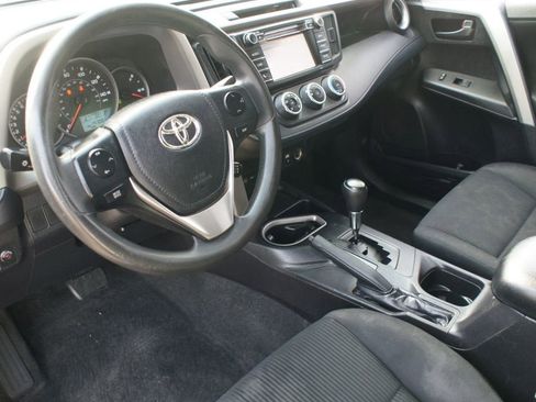 Used 2016 Toyota RAV4 LE image 8